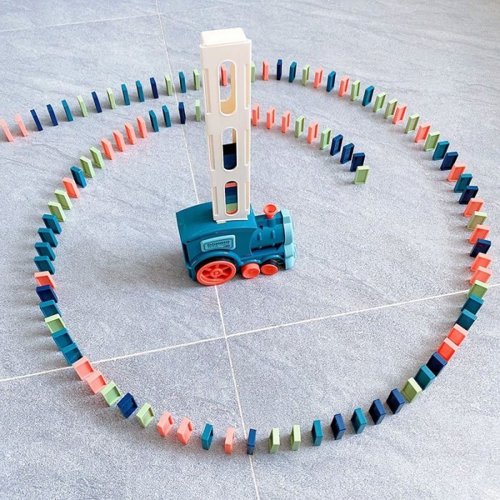 【點讚】玩具火車 抖音爆款網紅多米諾骨牌積木拼裝小火車男孩兒童益智多功能玩具車