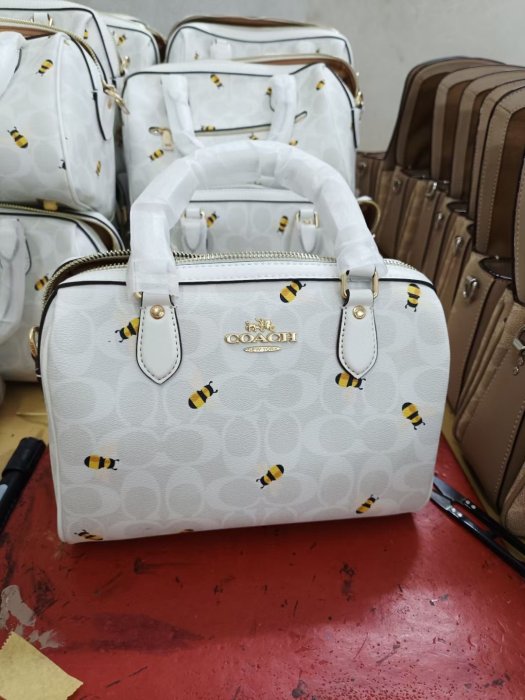 COACH CH516 新款Rowan女士波士頓桶包 蜜蜂印花系列手提包 超大容量 可單肩斜挎可手提 大號 復購證