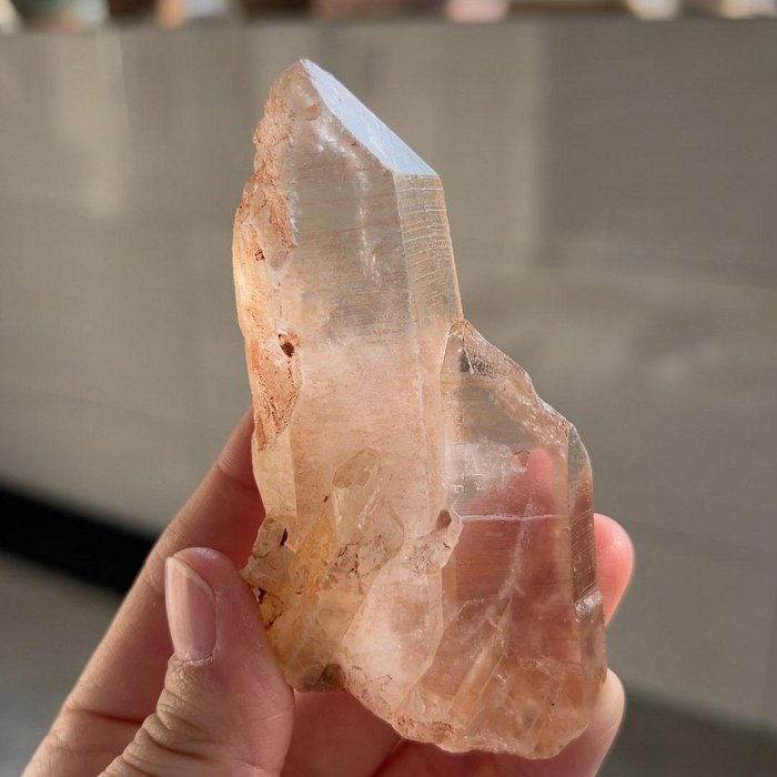 天然水晶原石，重129克，高9.4厘米，自行鍊接