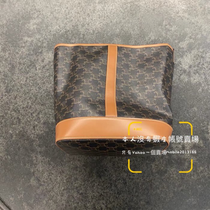 預購 全新正品 CELINE 191132 TRIOMPHE 老花帆布 中型水桶包 大水餃包_LV和GUCCI 都有出喔