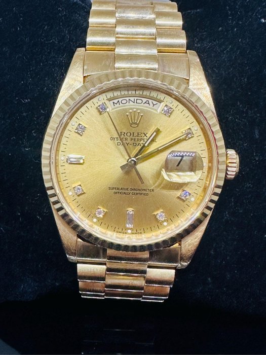國際精品當舖 #ㄧ手帶未、#拋配件全、值得收藏保值增值～ 品牌名稱：Rolex 紅蟳手錶 型號：18238G 原金色面盤 保卡年份：S字頭。#ㄧ手