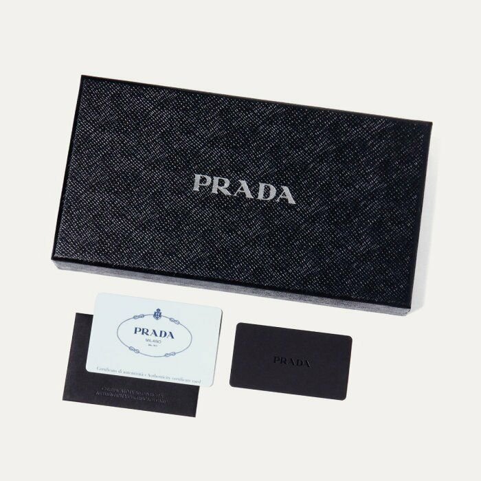 PRADA ► ( 黑色 × 金屬金色) 真皮 防刮壓紋 拉鍊長夾 皮夾 錢包 中性款｜100%全新正品 ｜特價!