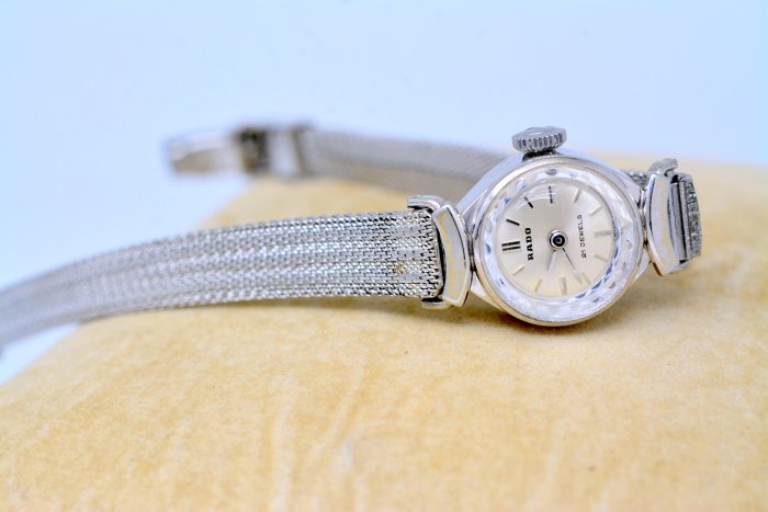 《寶萊精品》RADO 雷達表銀白圓型袖珍女子錶