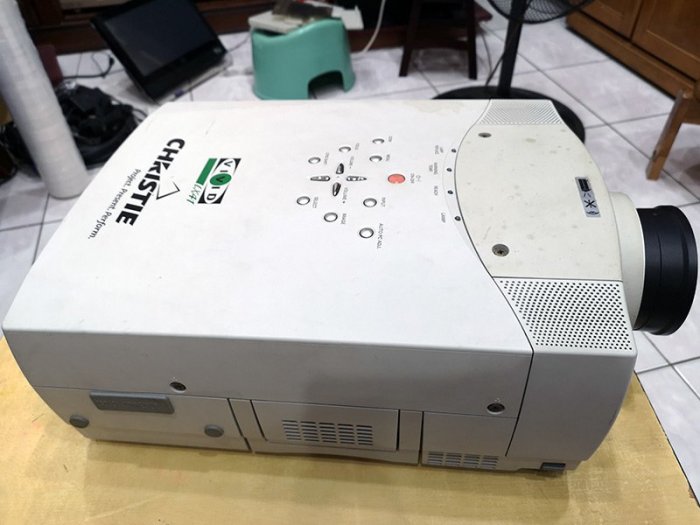 主機板故障的Christie Vivid LX41 (即 Sanyo  PLC-XP46L)單槍投影機