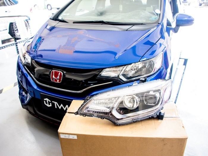 TWL台灣碳纖 全新HONDA本田FIT JAZZ 14 15 16 17 18 19年黑底LED魚眼投射大燈頭燈組