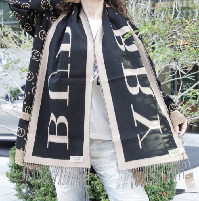 Burberry 4055093 Emblem Cashmere Scarf 開禧米爾 logo 披肩 駝/黑