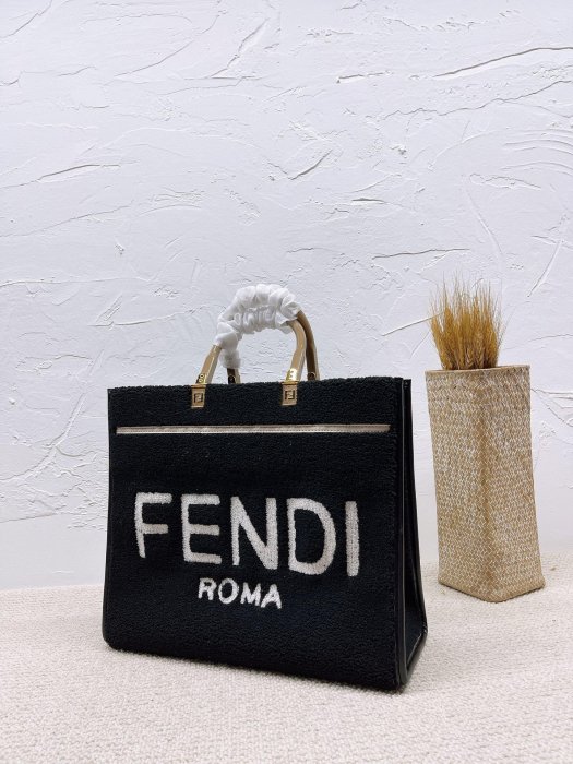 現貨FENDI 芬迪 ? tote托特包? 單拎著就很有氣場 自身帶立體感? 大容量?35*30cm?明星同款熱銷