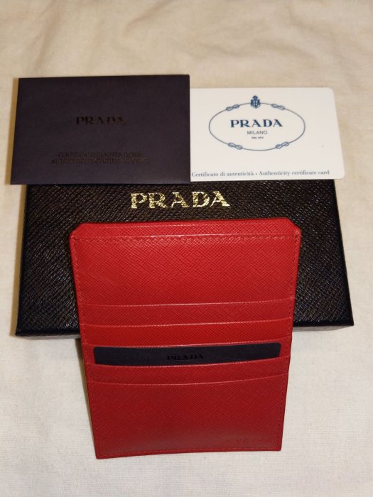 全新PRADA SAFFIANO紅色七卡防刮牛皮 名片夾 卡夾 證件夾 皮包皮夾