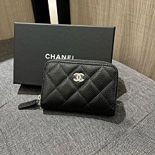 ⭐️ 香榭屋精品店 ⭐️ CHANEL 香奈兒 黑色荔枝牛皮銀釦後口袋拉鍊卡片零錢包 AP0216 (XC0830) 全新商品