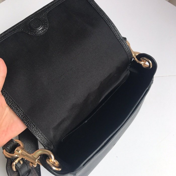 【紐約精品舖】COACH 77979 新款女士全皮郵差包 翻蓋單肩包 寬肩帶斜跨包 時尚百搭 超低直購 美國正品代購