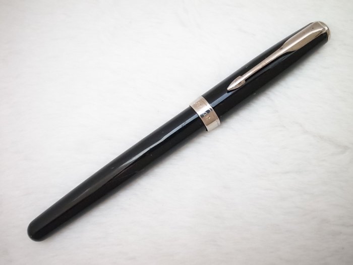 A945 派克 法國製 商籟黑色烤漆 18k細字尖鋼筆(7成新小退漆有刻字)