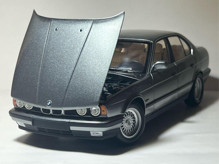 1:18 Minichamps BMW E34 535i