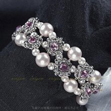 珍珠林~新貨到~晚宴焦點設計款~三串式粉珍珠加粉彩鑽手鍊#063+8