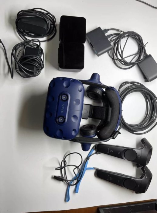窩美 HTC VIVE Pro專業基礎版套裝串流線手柄頭盔定位器二手配件