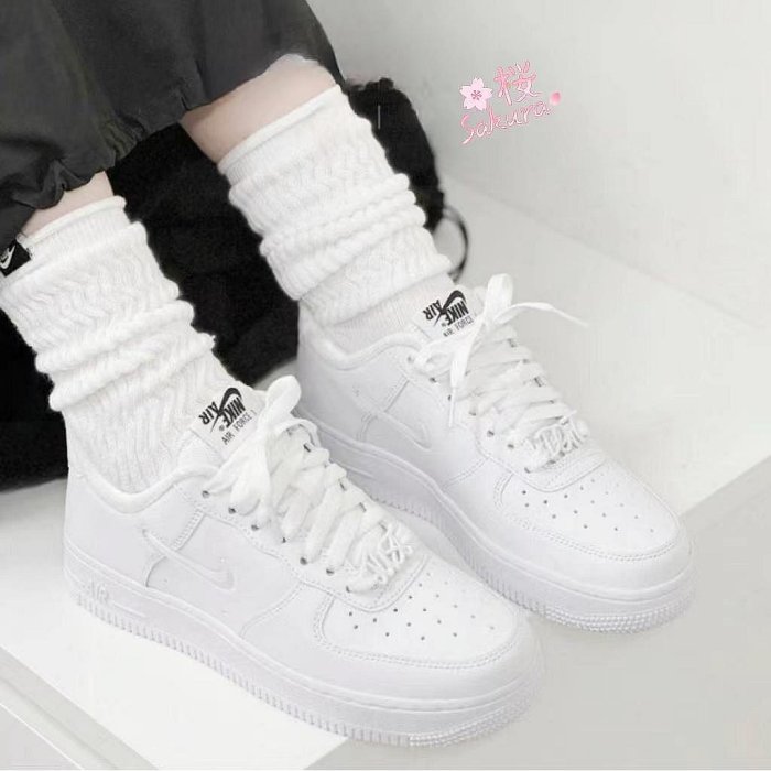 日本代購新款 NiKe Air Force 1 Low 黑色 鐳射小勾 FB8251100 FB8251001