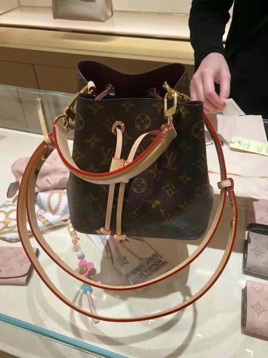 LV M46581 NeoNoe BB 新款水桶包 老花 現貨