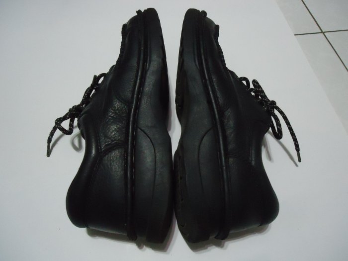 La New 黑色真皮綁帶膠底休閒鞋,尺寸255D,鞋內長27cm,降價大出清