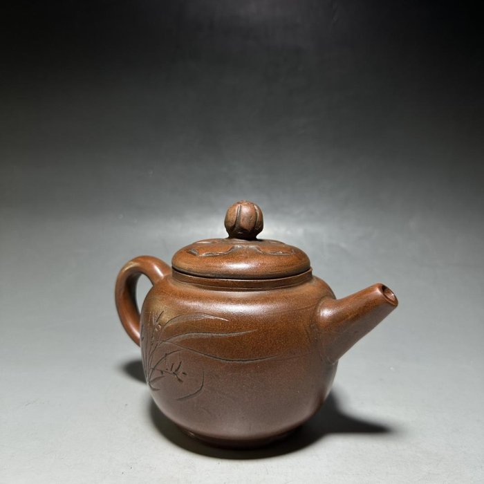 精品珍藏紫砂壺   品茗：葵花底款：邵玉亭材質：紫砂容量：550cc 出水孔：獨孔尺寸: 16.55752