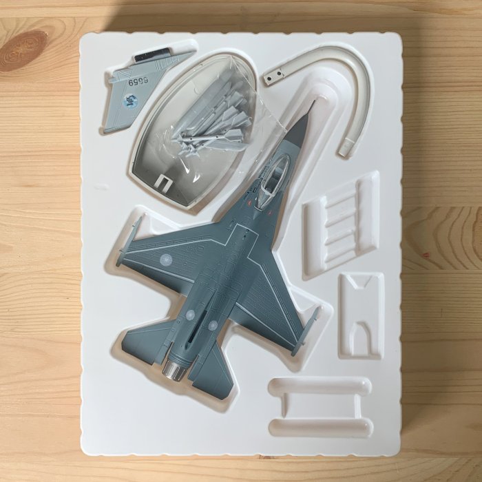 豐正模型 1:72 F16 獵鷹 Fighting Falcon 戰鬥機模型【J390】