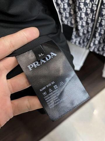 主推 PRADA 普拉達 2024ss春季最新款連帽休閑外套 頂級品質、高檔制作工藝，版型面料五金都是專柜， NO7658