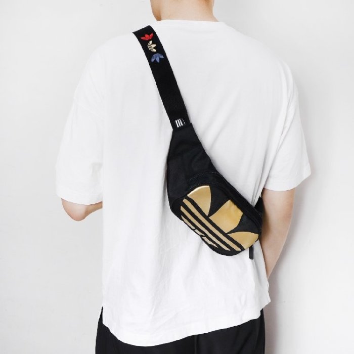 [MR.CH]ADIDAS ORIGINALS Trefoil Waist Bag 腰包 三葉草 黑金 FT8917