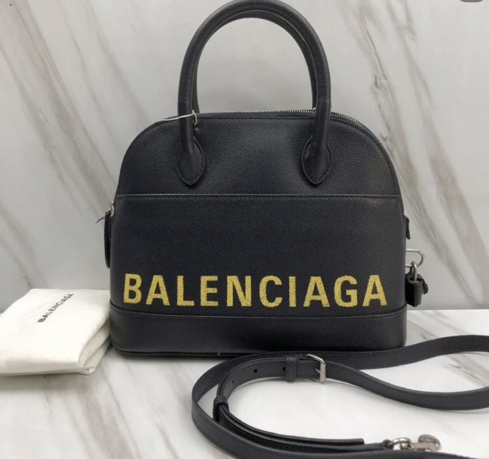 Balenciaga 巴黎世家 經典Ville 塗鴉LOGO 貝殼包 。超級新外觀完好， 手提 斜背包 全真皮，買回來只拿過一次 購買證明，防塵套都有