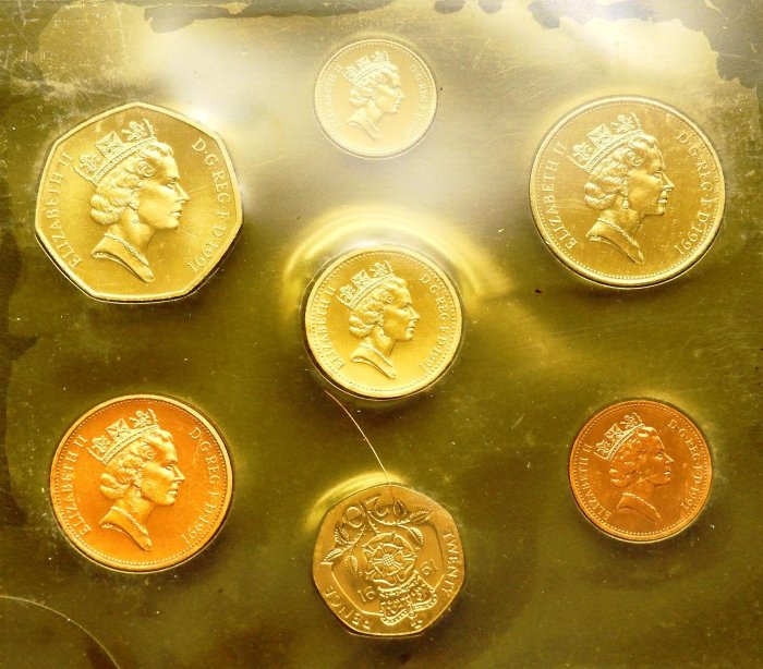 M053-12【周日結標】平成7年日本 世界文化遺產紀念套幣+英國紀念套幣=2套共13枚 =盒損*1
