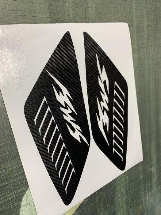 【凱威車藝】YAMAHA BWS 2020 側殼 卡夢貼 卡夢 貼紙 造型貼 h殼 進口下標區