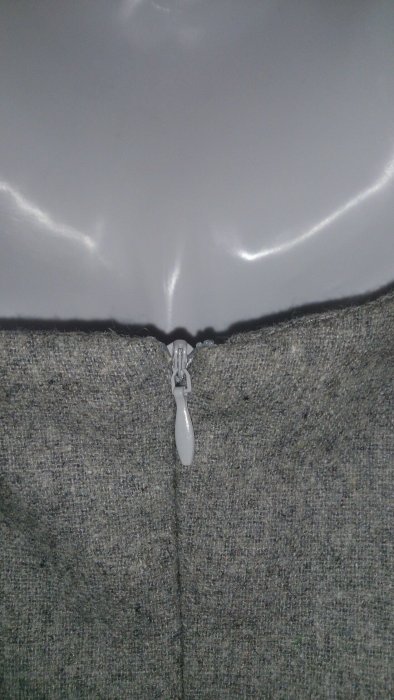 短袖洋裝 灰色 大亮片 有全長內襯 背後式拉鏈
