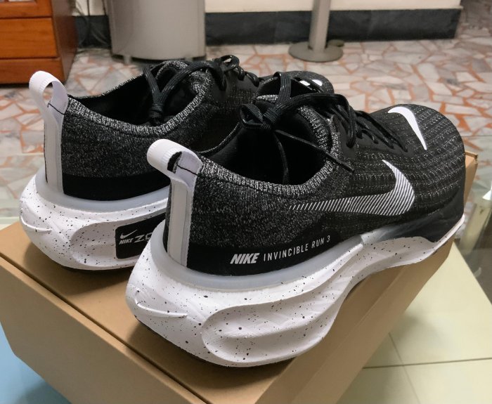 全新   Nike invincible 3 Run FK 黑色 潑墨 慢跑鞋  1元起標