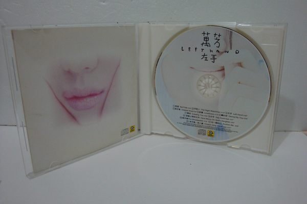 【銅板交易】二手原版CD ♥萬芳-左手*原版CD保存良好