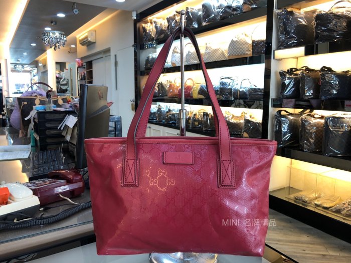 ::MINI名牌精品店:: GUCCI 211138 小款 桃紅色 PVC 亮面防潑水 拉鍊 肩背 購物包 托特包9成新