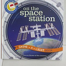 【書寶二手書T1／少年童書_ES9】On the Space Station_Carron Brown, Bee Johnson