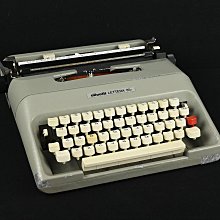 《玖隆蕭松和 挖寶網U》B倉 早期 OLIVETTI LETTERA 35 打字機 收藏擺件 重約 5.2kg (07360)