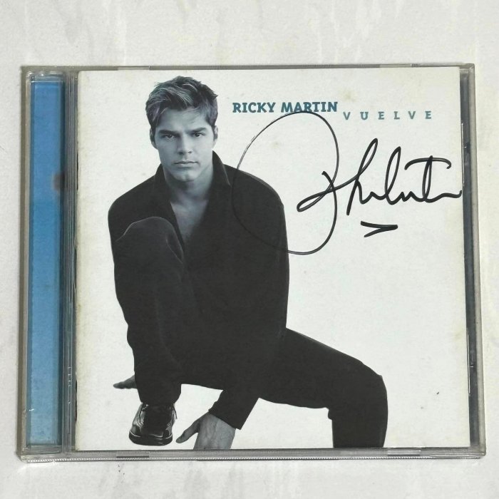瑞奇馬汀 Ricky Martin 1998 讓愛繼續 Vuelve [ 親筆簽名 ] 新力音樂 台灣版專輯 CD 附歌詞中譯寫真書 [瑟另]