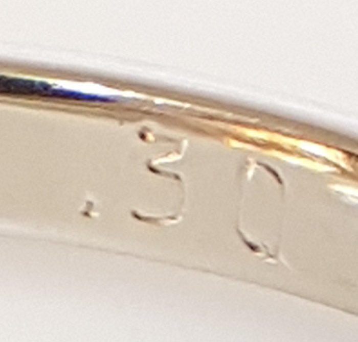 TIFFANY & CO. 【天然鑽石  0.3克拉】，經典款 六爪鑲嵌，Pt950 鉑金鑽戒 ，保證真品 超級特價便宜賣