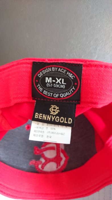 BENNY GOLD 紅色帽子