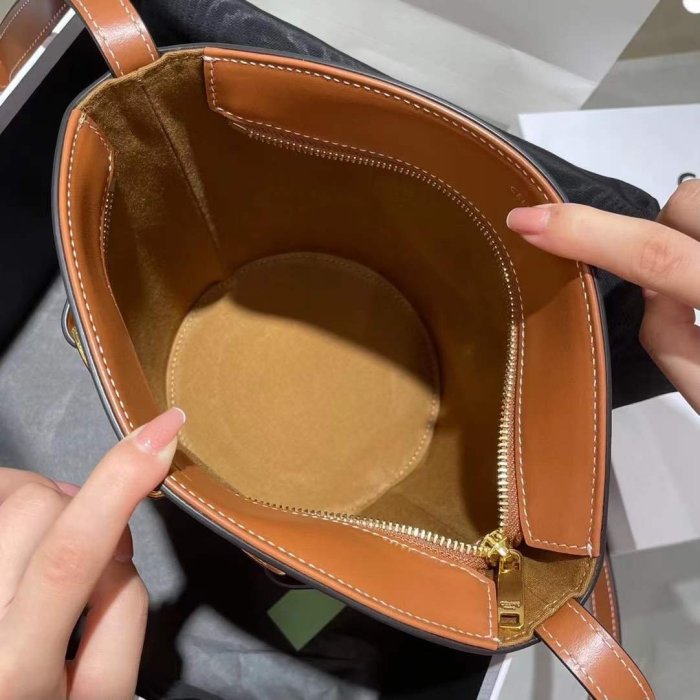 美國正品 CELINE Bucket Crecy 馬銜扣 水桶包圓桶包斜跨包