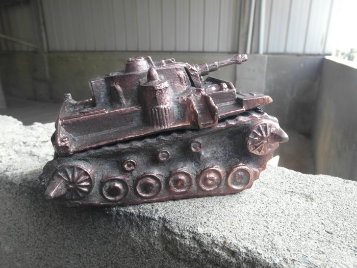 眷村--國軍---陸軍---鋁製--戰車--坦克--裝甲車--長15公分---寬10公分---金門之熊--重1公斤