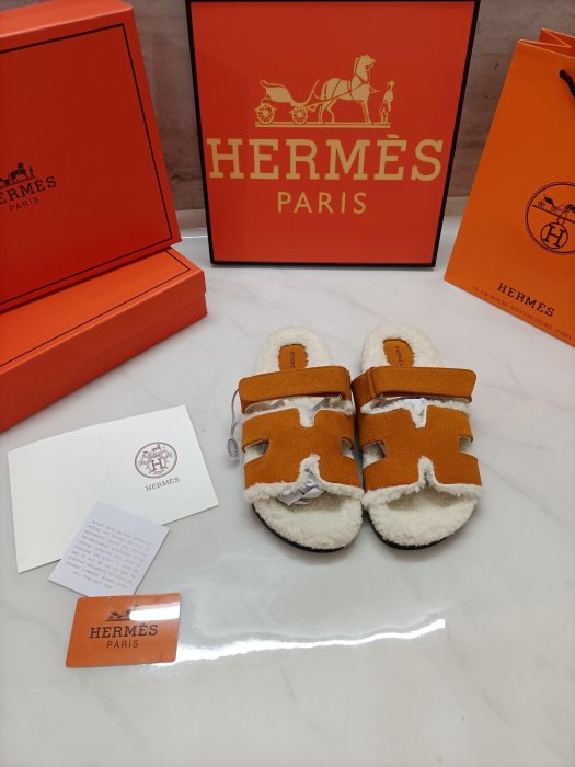 【Lydia代購】HERMES 愛馬仕 冬季厚底涼拖鞋情侶款H毛拖一字男二舅鞋女 磨砂皮駝色