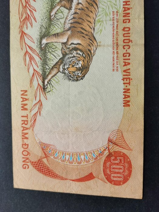 舊品亞洲紙幣南越1972年500盾紙幣，非全新，實物拍攝，品18