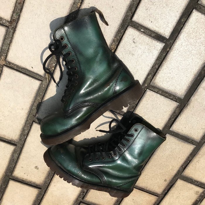 英國製Dr.martens 馬汀大夫10孔厚底真皮靴綠金龜子色復古黑綠刷色馬丁