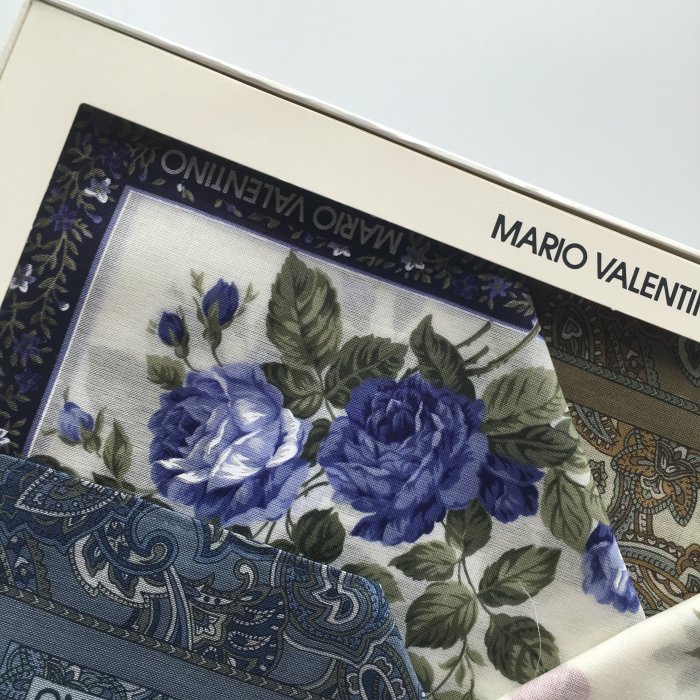 【皮老闆二店】新古真品 MARIO VALENTINO 手帕 花紋 盒裝4件組   盒167