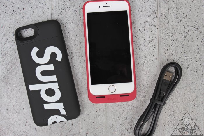 Supreme mophie iPhone 8 Juice Pack Air-