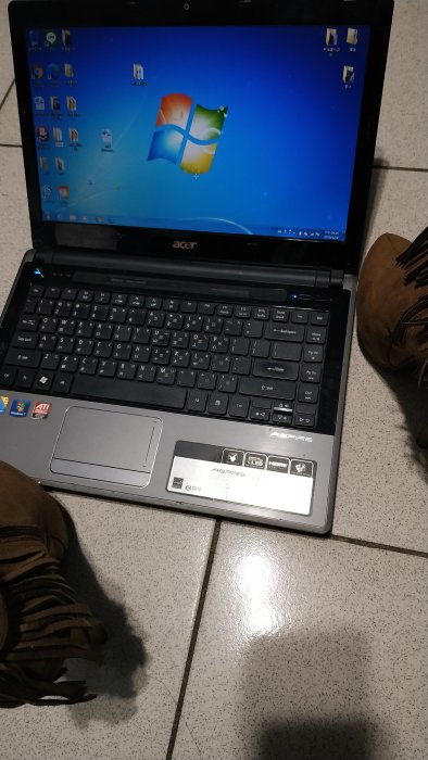 ~~重 1 出發~~ 宏碁 Acer 筆記型電腦急速 I5 四核心，雙顯卡極省電，二五0一元起標無底價，可合併郵資