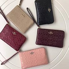 【小怡代購】 全新 COACH 58034 美國正品代購新款女士漆皮浮雕壓C拉鏈零錢包 手腕手機包 超低直購