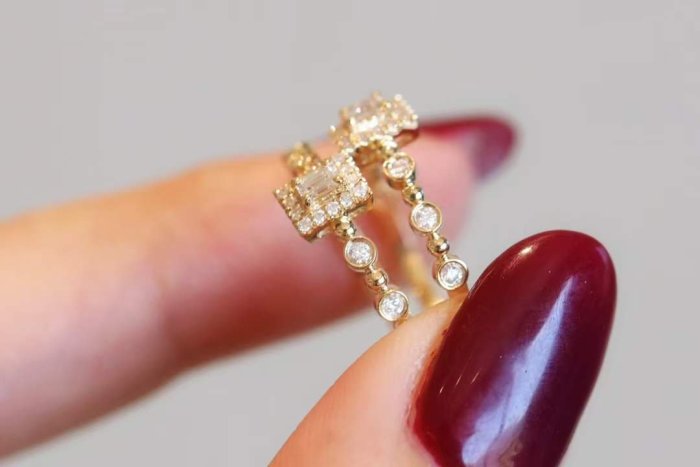 【18K金鑽石戒指】18K金天然鑽石戒指 12分祖母綠切割主鑽 配鑽16分 法式優雅 清新別緻