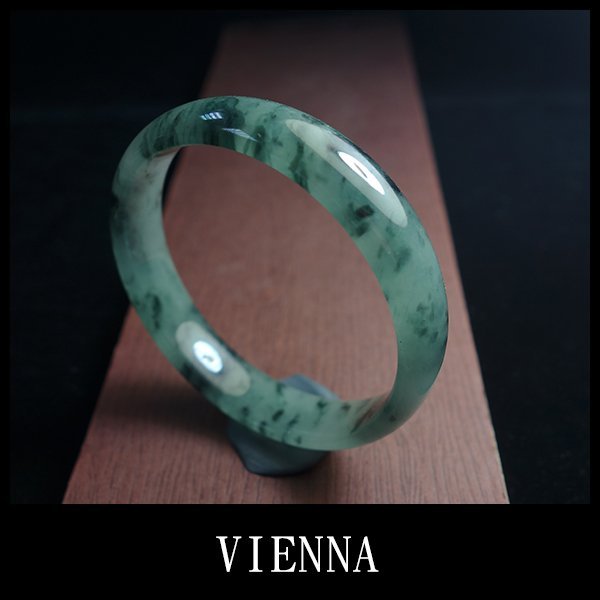 【VIENNA】《手圍18.1/13mm版寬》緬甸玉/冰種泛水深葉飄墨青翡翠/玉鐲/手鐲S@/Y10