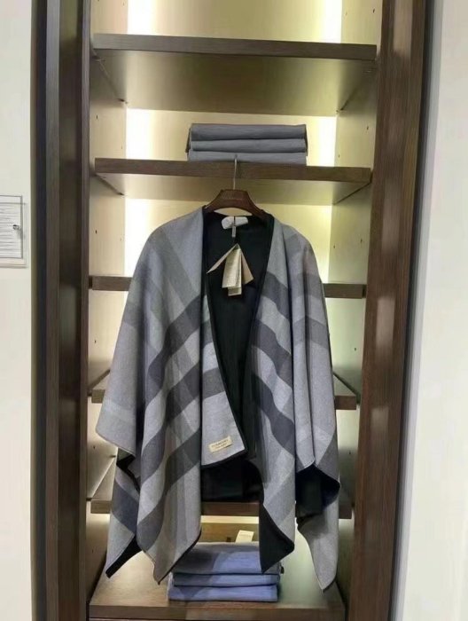 全新正品 賠售出清 含吊牌 BURBERRY 巴寶莉 經典格紋雙面兩用羊毛斗篷/披肩 百搭黑 灰格 高雄面交