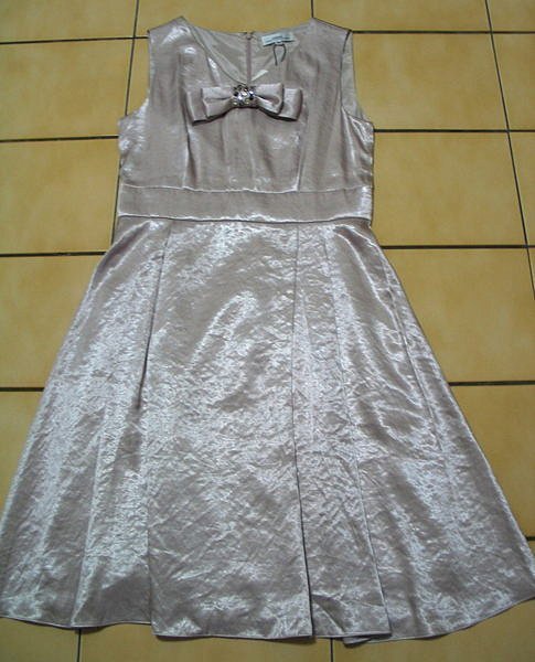 GINKOO(俊克)全新36號,有吊牌,香檳銀色絲質亮面+寶石立體蝴蝶結背心洋裝